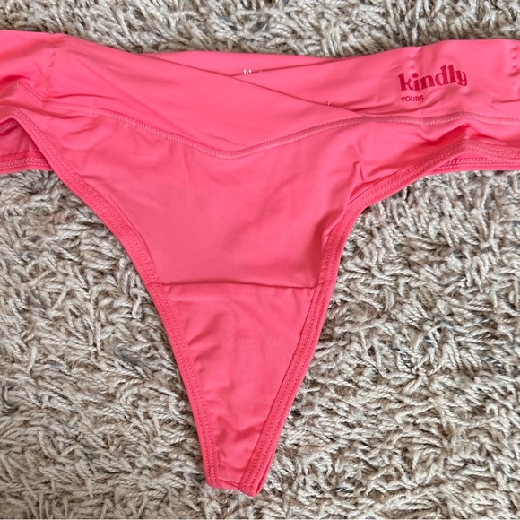 Kindly Yours So Comfy Crossover Waist Thong Panties 4 Pairs Size: S (4-6) - Picture 4 of 5